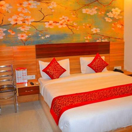 Hotel O Alpha Stay Нью-Дели Экстерьер фото