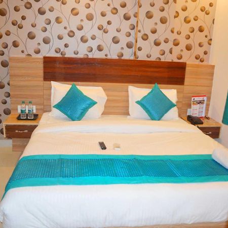 Hotel O Alpha Stay Нью-Дели Экстерьер фото
