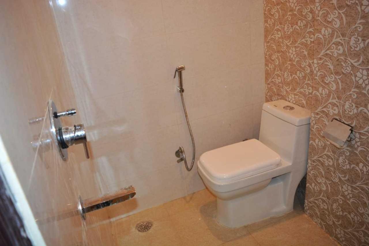 Hotel O Alpha Stay Нью-Дели Экстерьер фото