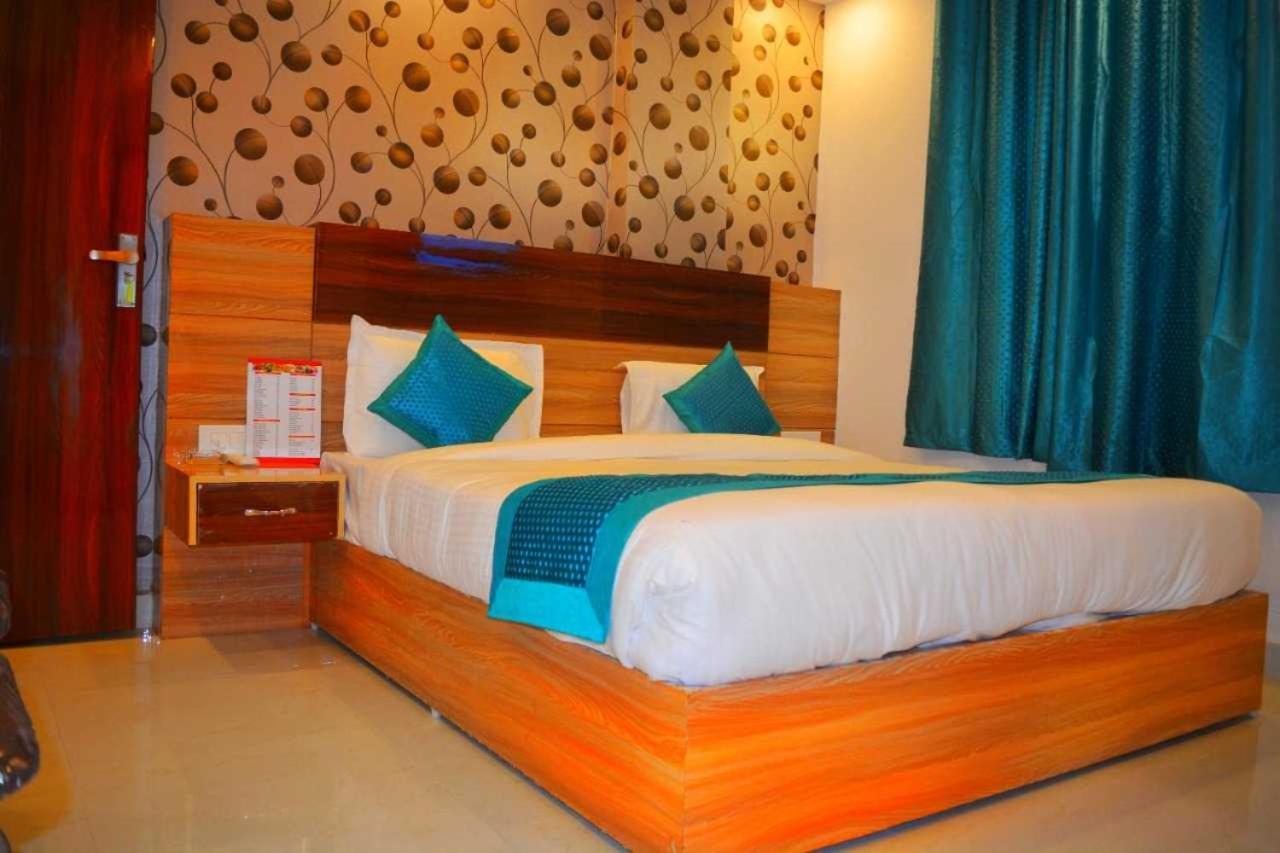Hotel O Alpha Stay Нью-Дели Экстерьер фото