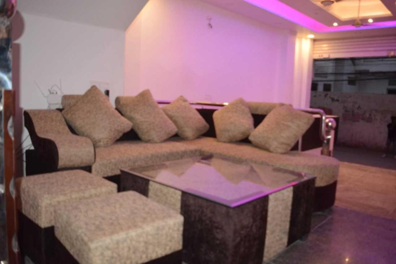 Hotel O Alpha Stay Нью-Дели Экстерьер фото