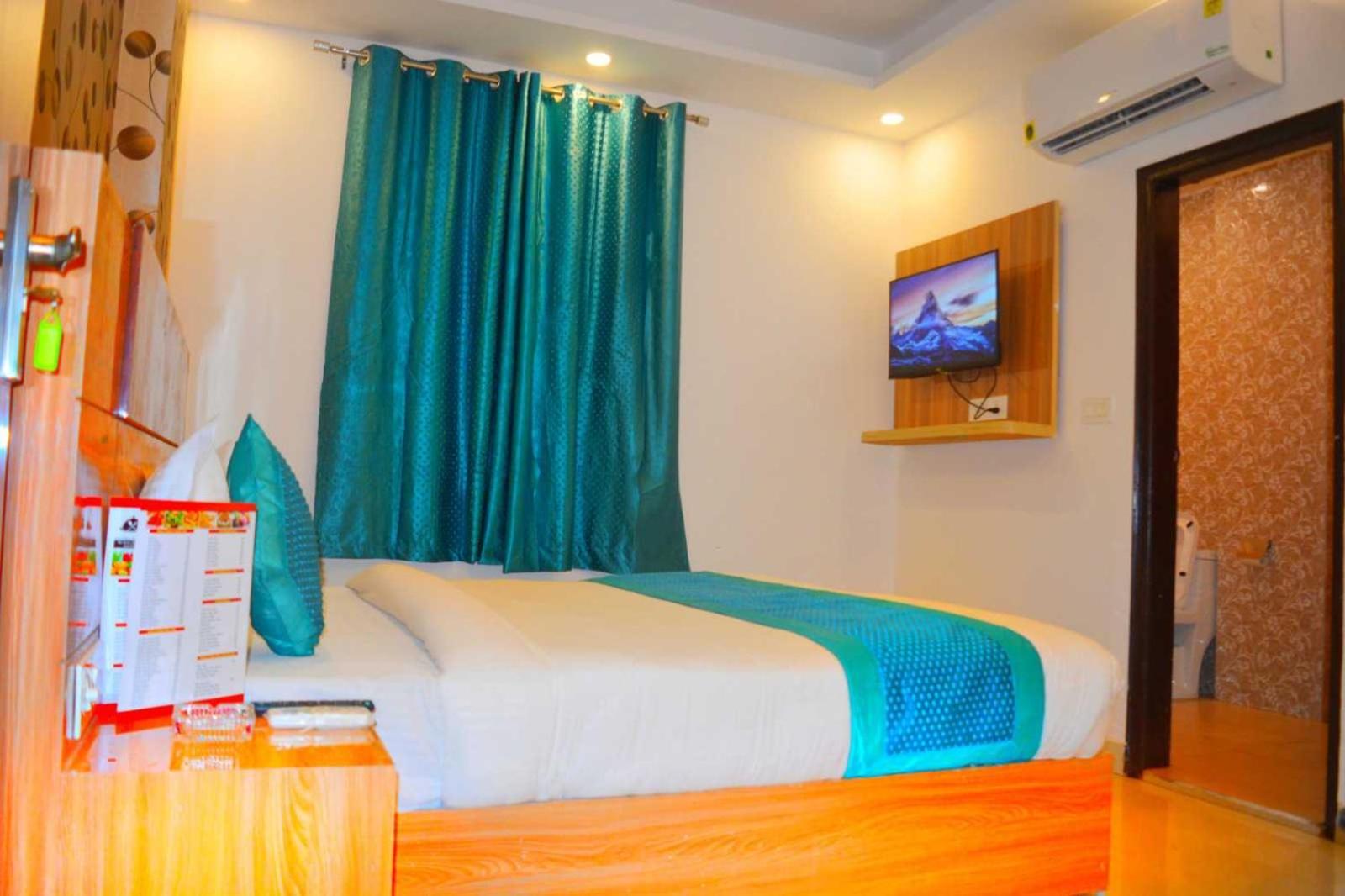 Hotel O Alpha Stay Нью-Дели Экстерьер фото