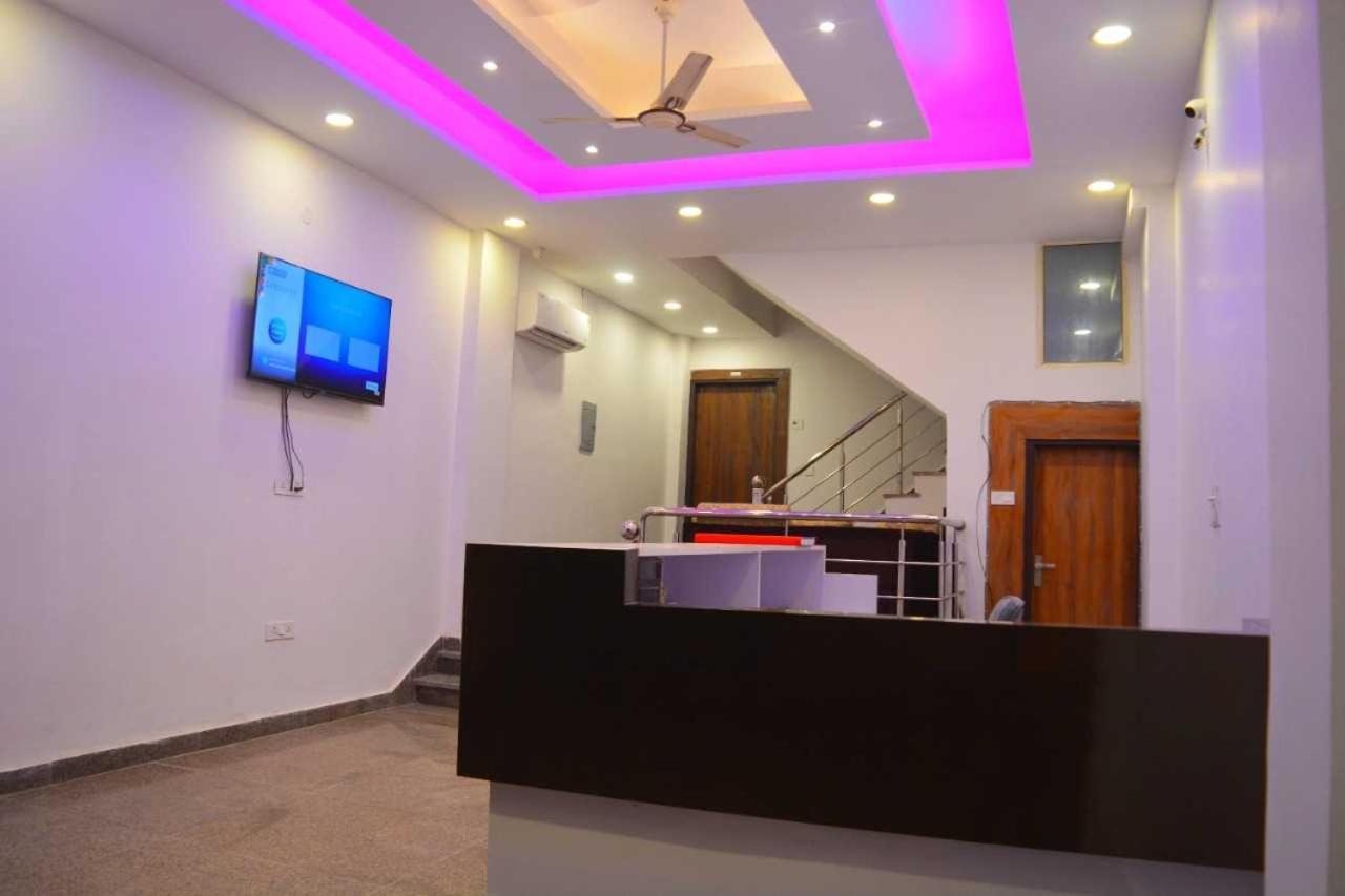 Hotel O Alpha Stay Нью-Дели Экстерьер фото