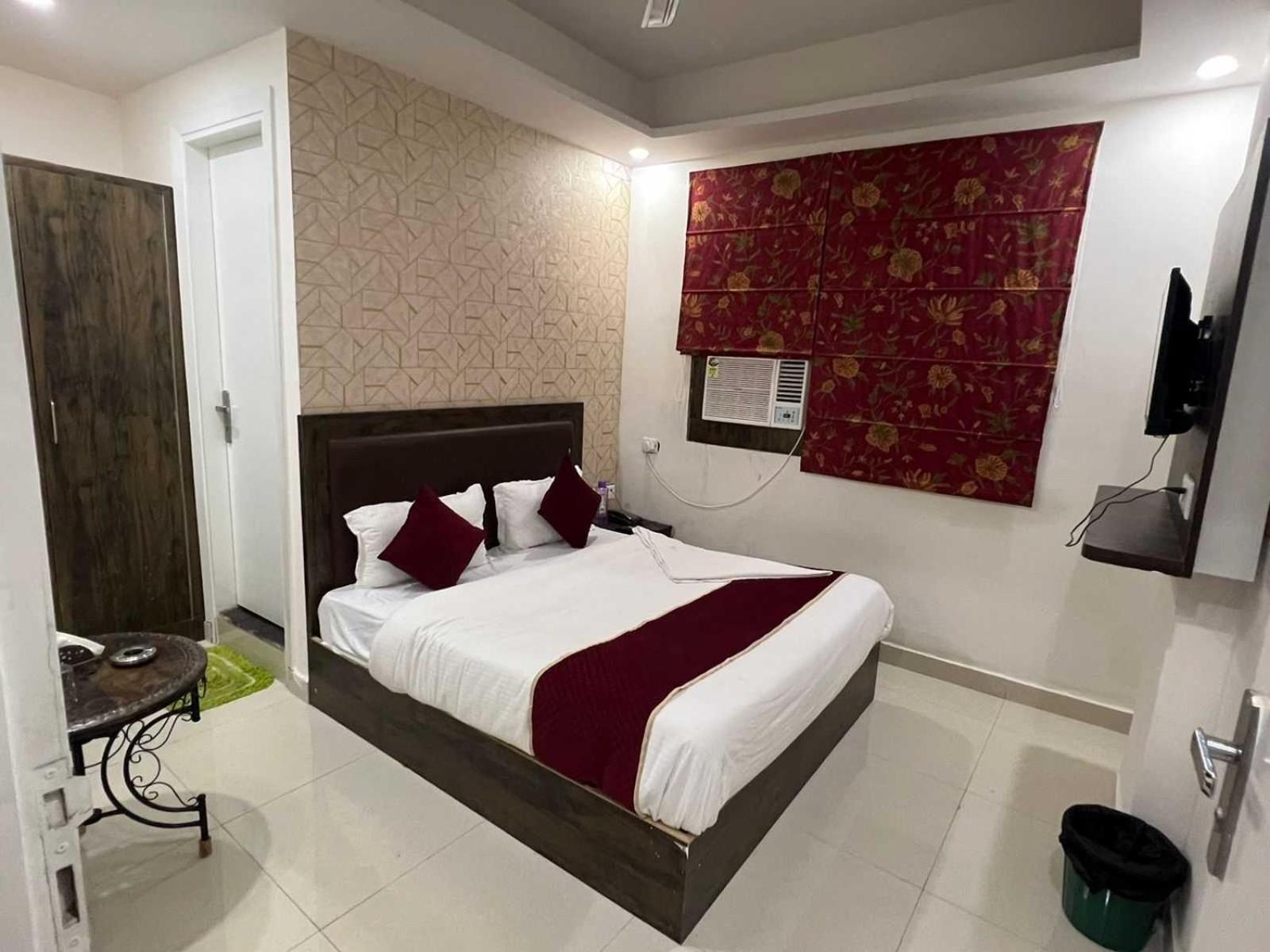Hotel O Alpha Stay Нью-Дели Экстерьер фото