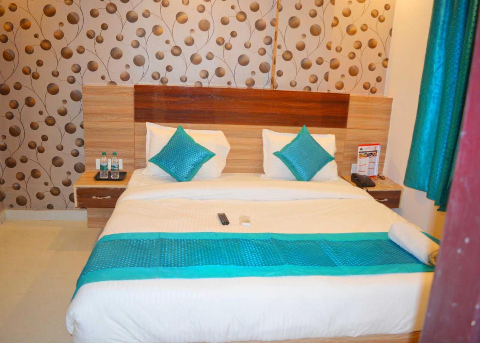 Hotel O Alpha Stay Нью-Дели Экстерьер фото